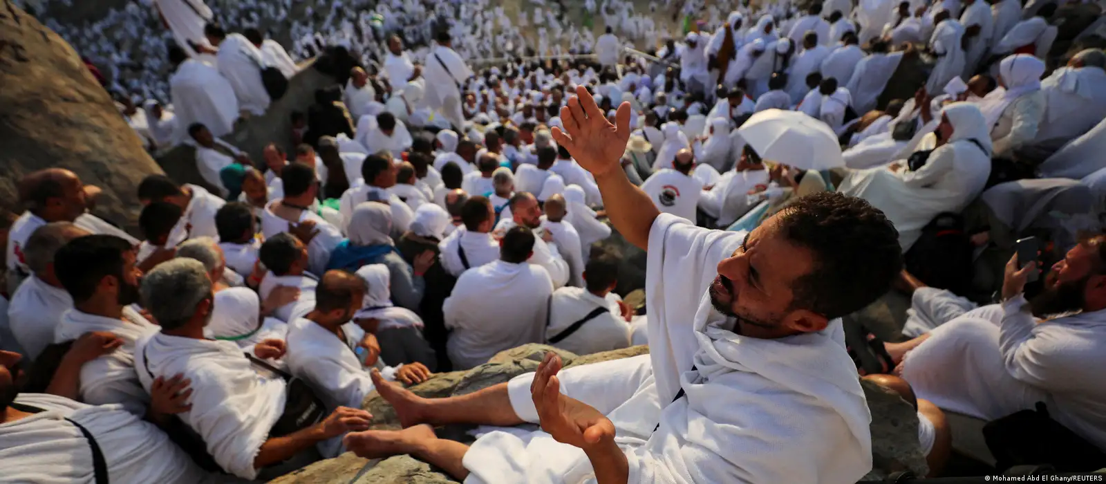 في لباسٍ واحد.. المساواة التي يرويها الحج كل عام