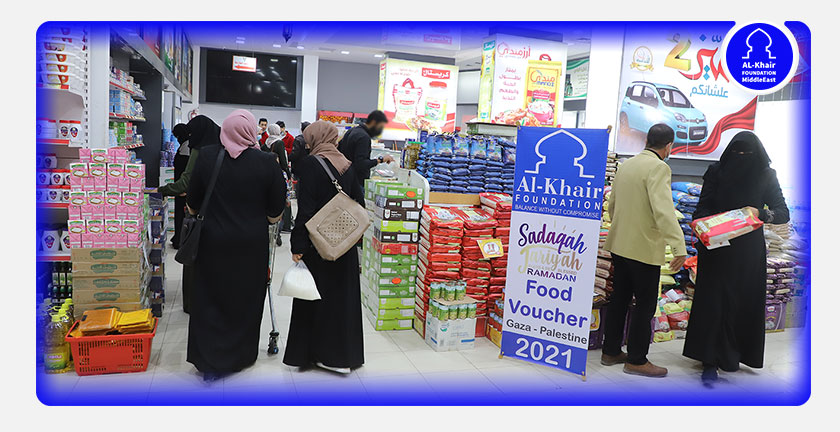 الخير بغزة تبدأ بصرف قسائم شرائية ل 5400 عائلة