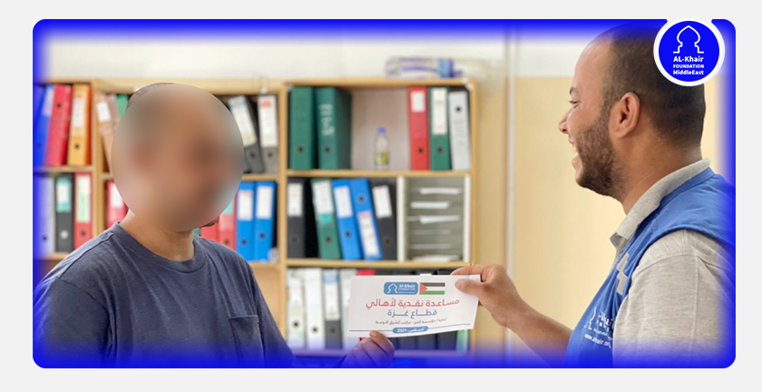 الخير تقدم المساعدات النقدية لمئات الأسر الفقيرة في غزة