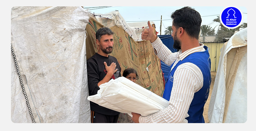 في خطوة للتخفيف من معاناة النازحين في الشتاء.. مؤسسة الخير تُدخِل شحنة من الشوادر
