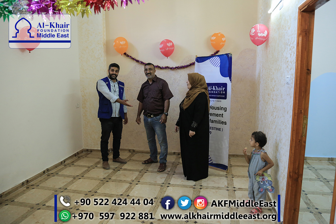 الخير تسلم عشرة بيوت رممتها في غزة