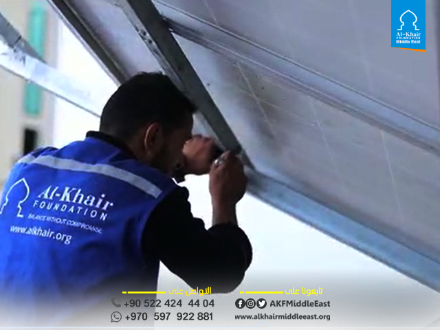 الخير تنفذ مشروع إنارة لمسجد في غزة